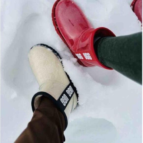 🎉Final Deal🎉UGG Kids Cream Boots - Picture 2 of 13